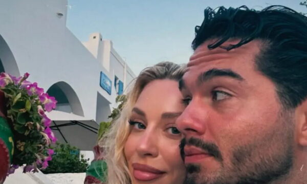 Γαρυφαλλιά Καληφώνη: Αποκλειστικές στιγμές από τις καλοκαιρινές διακοπές της με τον Χρήστο Μάστορα