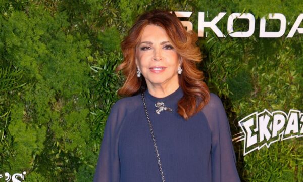 Μιμή Ντενίση: Ραγίζει καρδιές με το μήνυμα για τον εκλιπόντα πατέρα της – «Λείπει πολύ από την ζωή μου»