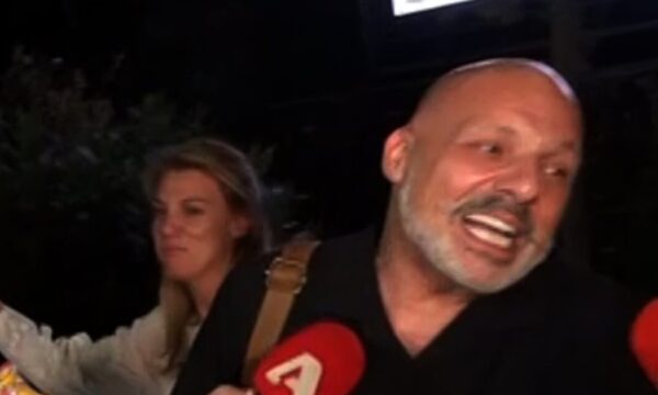 Νίκος Μουτσινάς: Η απρόσμενη εμφάνισή του στο κοινό – Πώς αντέδρασε στα φλας των παπαράτσι
