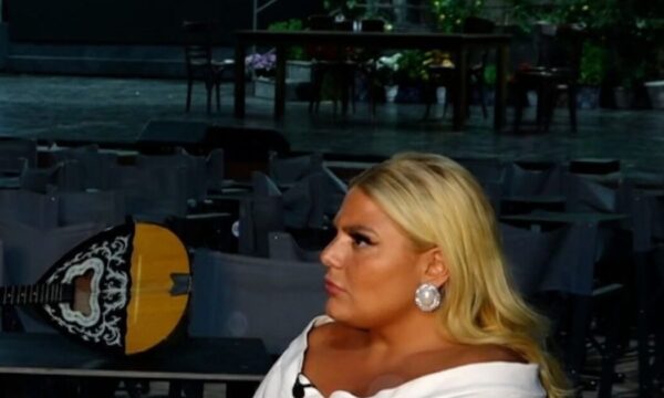 Δανάη Μπάρκα: «Αν η μητέρα μου ήταν τόσο παντοδύναμη όσο ισχυρίζονται, δε θα της ζήταγα να με βάλει σε μια δουλειά με τόσα σχόλια»