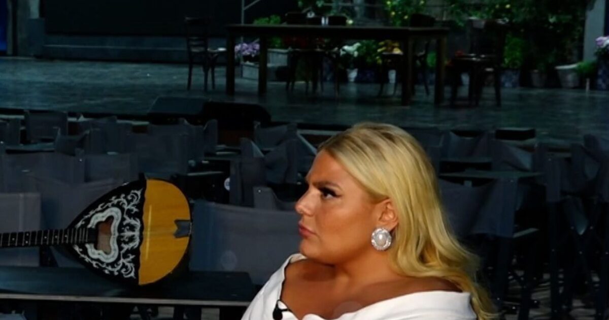 Δανάη Μπάρκα: «Αν η μητέρα μου ήταν τόσο παντοδύναμη όσο ισχυρίζονται, δε θα της ζήταγα να με βάλει σε μια δουλειά με τόσα σχόλια»