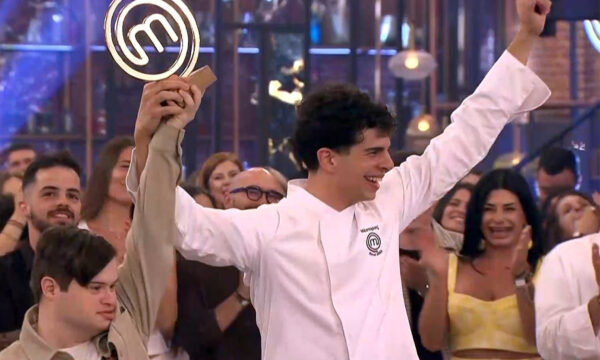 MasterChef: Ο Νέστορας κατέκτησε τη νίκη του ριάλιτι μαγειρικής και κέρδισε τα 100.000 ευρώ