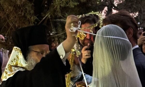 Νικόλας Νιάρχος – Μαλού Ντάλα Πίκολα ενώθηκαν στα Σπετσοπούλα – Αποκλειστική η πρώτη φωτογραφία του γάμου