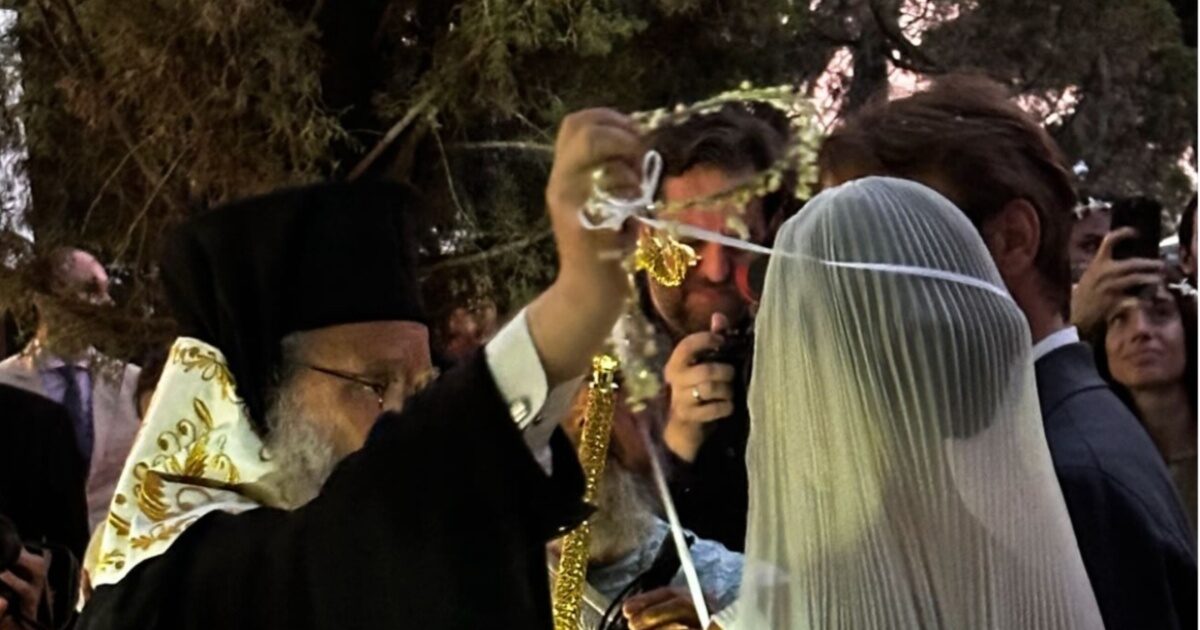 Νικόλας Νιάρχος – Μαλού Ντάλα Πίκολα ενώθηκαν στα Σπετσοπούλα – Αποκλειστική η πρώτη φωτογραφία του γάμου