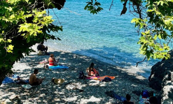 1 ώρα και 15 λεπτά από τη Θεσσαλονίκη: Ένας επίγειος παράδεισος δίπλα σε μια βίλα – θρύλο