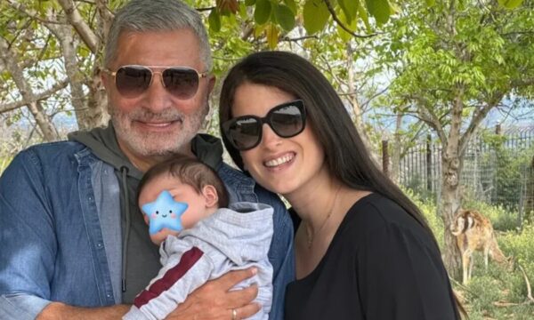 Γιώργος Πατούλης: Η πρώτη βουτιά στη θάλασσα με τον νεογέννητο γιο του