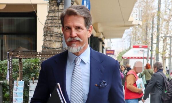 Παύλος Ντε Γκρες: Η λαμπερή εμφάνιση με την Μαρί Σαντάλ και η αποκάλυψη για το επώνυμό του και την ελληνική ιθαγένεια