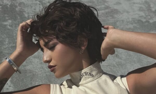 Ανακαλύψαμε το απόλυτο καλοκαιρινό look για το pixie κούρεμά σου