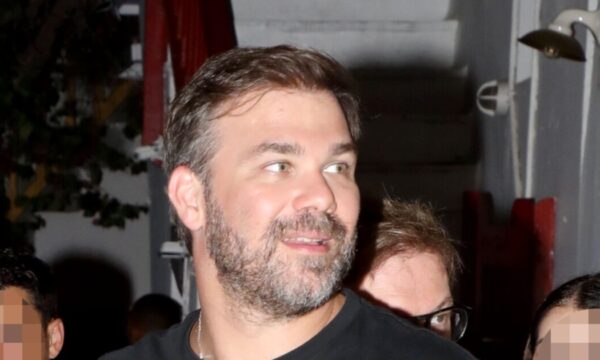 Γιώργος Σαμπάνης: Η εμφάνιση στη Μύκονο και η αποκαλυπτική αντίδρασή του όταν ρωτήθηκε για γάμο με την Ιωάννα Σαρρή