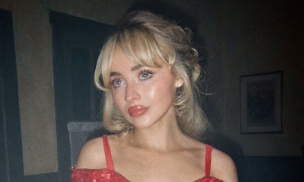 Τα «Strawberry Jelly Lips» της Sabrina Carpenter είναι το πιο hot φρουτένιο trend του καλοκαιριού