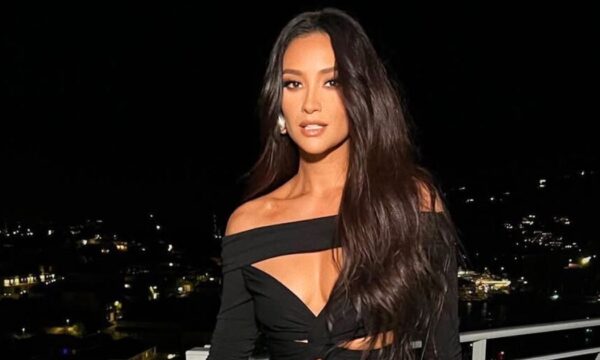 Shay Mitchell: Η μαγευτική λάμψη στα μαλλιά της σαγηνεύει!