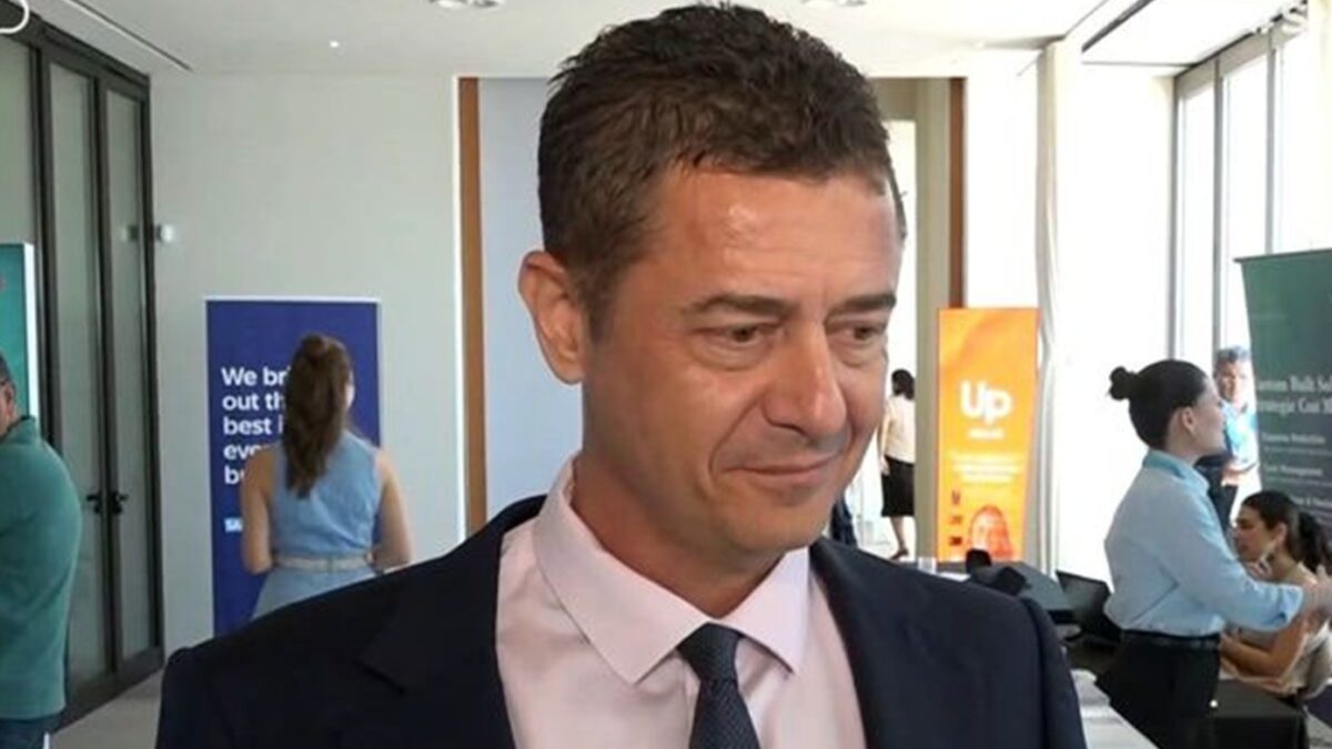 Σρόιτερ: «Αδιανόητο να φλέγεται ο πλανήτης και εμείς να μιλάμε μόνο για τα βραβεία Mad σε μια εκπομπή»