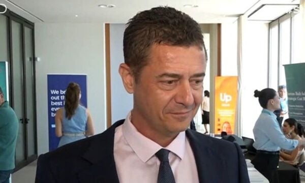 Σρόιτερ: «Αδιανόητο να φλέγεται ο πλανήτης και εμείς να μιλάμε μόνο για τα βραβεία Mad σε μια εκπομπή»