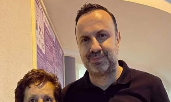 Τάσος Τρύφωνος: Αποκαλύπτει τις συγκλονιστικές στιγμές με την μητέρα του – «Ήμουν δίπλα της και της κρατούσα το χέρι»