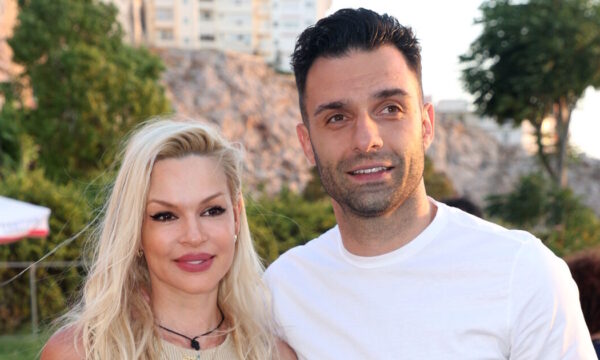 Βίκυ Κάβουρα: Η συγκινητική στιγμή με τον Γιώργο Τζαβέλλα και την κόρη τους – Η ηθοποιός ένωσε αγαπημένους της φίλους