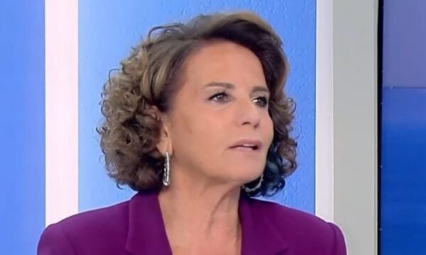 Σοκαρισμένη η Χριστίνα Σούζη στον αέρα του ΣΚΑΪ, μετά την καταστροφική φωτιά στο σπίτι της: «Ούτε στον εχθρό μου αυτό»