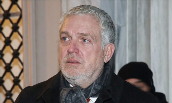 Χρήστος Ζαμπούνης: «Όταν η πρώην σύζυγός μου άρπαξε την κόρη μας και εξαφανίστηκαν στην Αμερική ξεκίνησα να κάνω χρήση ουσιών»