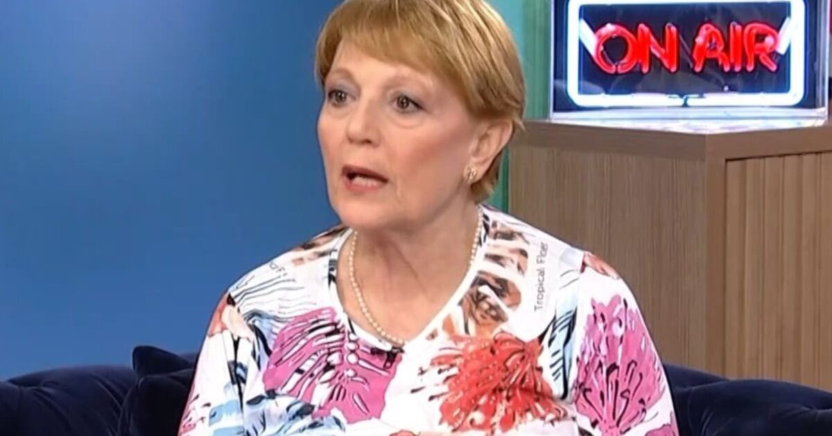 Κατερίνα Ζαμπέτα: Οι συγκινητικές αναμνήσεις από τον πατέρα της, Γιώργο Ζαμπέτα και η μαγική συνάντηση με την Βουγιουκλάκη – «Καθόταν και με τάιζε»