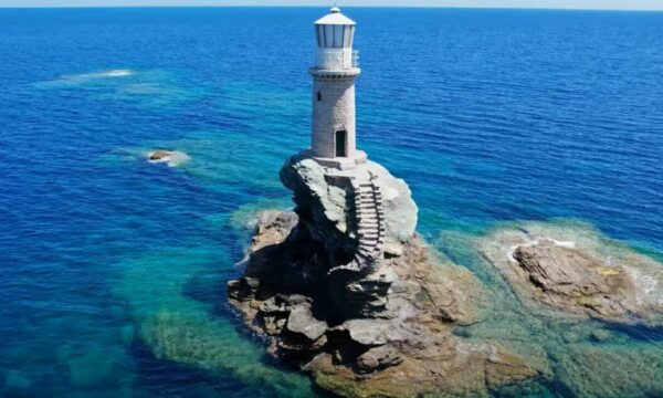 Ποιο ελληνικό νησί φιγουράρει στα 24 σημεία με τους μαγευτικότερους φάρους παγκοσμίως