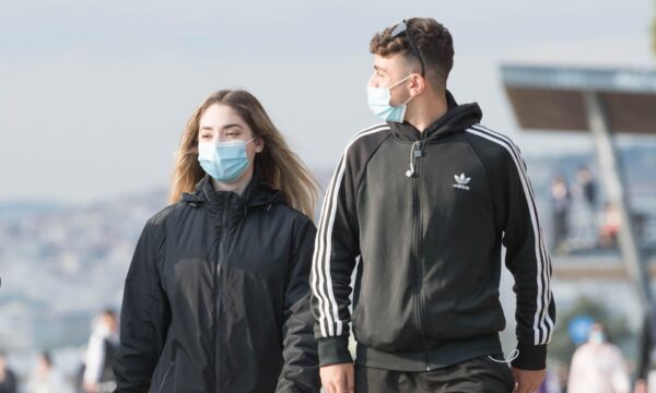 Σκάνδαλο η προμήθεια σχεδόν 6 δις μασκών έναντι 6 δις ευρώ;
