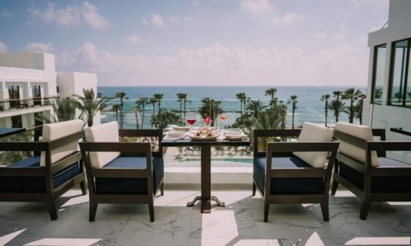 Ouranos Lounge Bar: Στο μαγευτικό μπαλκόνι του Annabelle