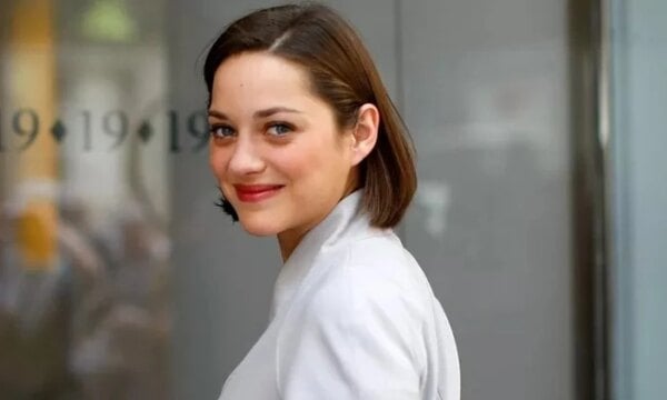 Η Marion Cotillard μοιράζεται το πρόγραμμα γυμναστικής της για κομψή εμφάνιση στα 50