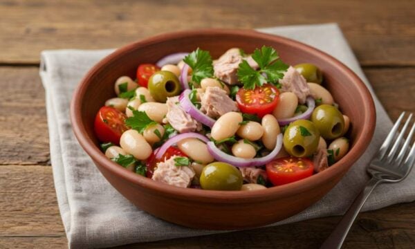 Φασολάδα με τόνο και λαχανικά