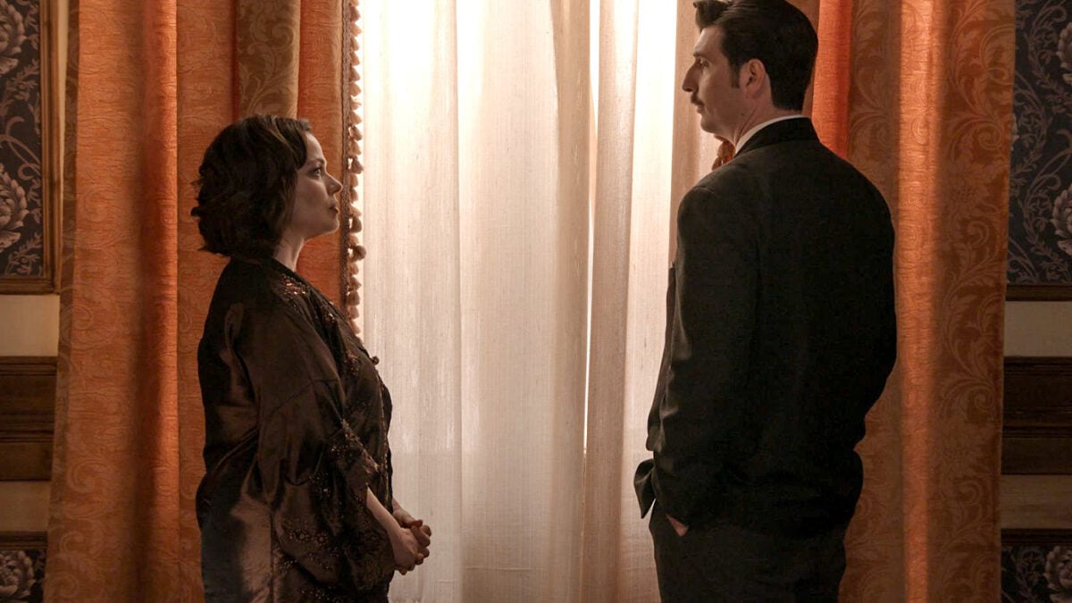 «Grand Hotel»: Η Κυβέλη προειδοποιεί τον Ρήγα με αποκάλυψη της πραγματικής του ταυτότητας