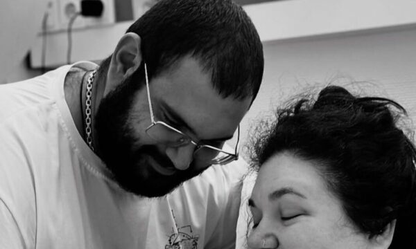 Αφροδίτη Γεροκωνσταντή: «Πέρασα 30 ώρες για να γεννήσω» – Οι πρώτες δηλώσεις μετά τον ερχομό της κόρης της
