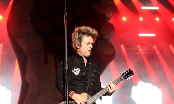 Green Day: Πλήθος θεατών στο ΟΑΚΑ για την πρώτη τους εμφάνιση στην Ελλάδα – Δες εικόνες