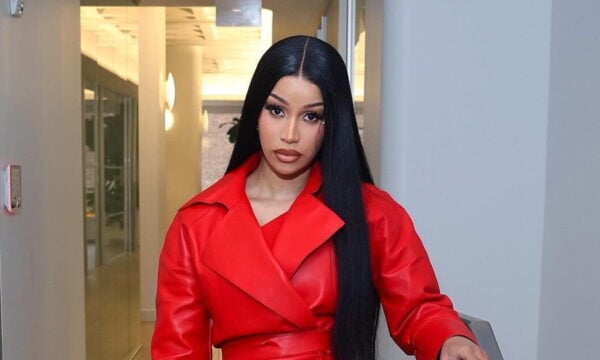 Cardi B: Στο στολίδι των Κυκλάδων η διάσημη σταρ