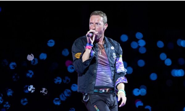 Coldplay: Η προειδοποίηση του Κρις Μάρτιν στους θαυμαστές μετά το viral επεισόδιο με την kiss cam