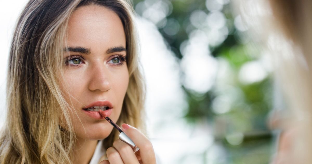 Διάφανo lip gloss: Το απαραίτητο προϊόν μακιγιάζ για κάθε νεσεσέρ