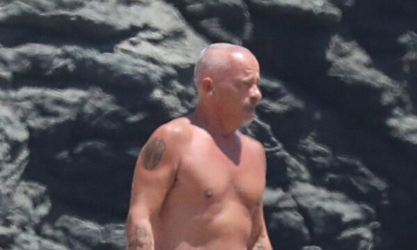 Eros Ramazzotti: Ο Ιταλός καλλιτέχνης στη Μύκονο