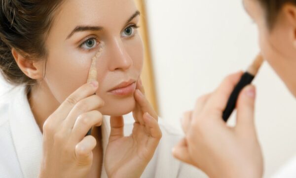 Έξυπνα κόλπα για να χρησιμοποιείς concealer σαν ειδικός