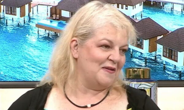 Φωτεινή Μπαξεβάνη για Καίτη Κωνσταντίνου: «Αιφνιδιάστηκα όταν έμαθα πολύ αργά τη νύχτα από έναν δημοσιογράφο ότι ήταν άρρωστη»