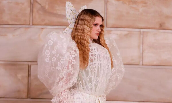 Marc Jacobs: Από τα υπερμεγέθη ρούχα μέχρι τα εντυπωσιακά τακούνια η τολμηρή συλλογή άγγιξε την υπερβολή του στιλ
