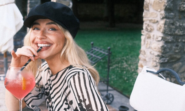 Απόδραση: Η Sabrina Carpenter στην Ιταλία με στυλ εμπνευσμένο από το La Dolce Vita