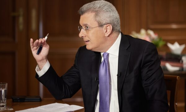 Νίκος Χατζηνικολάου: Προσοχή στα επικίνδυνα προϊόντα που χρησιμοποιούν το όνομά μου για διαφήμιση