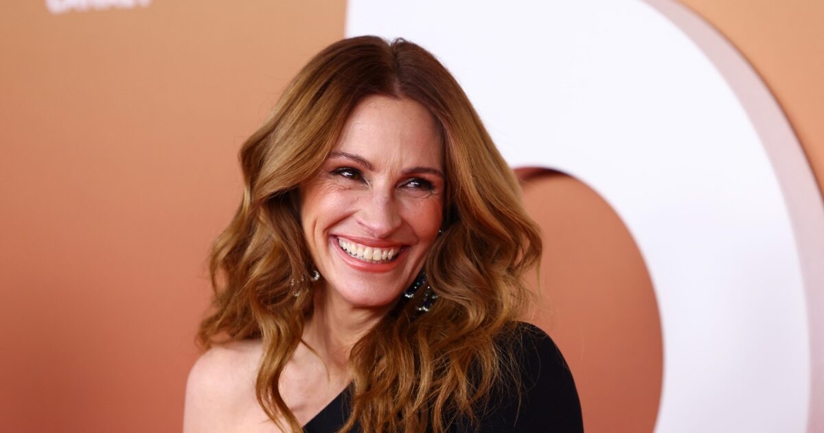 Julia Roberts: Στη νέα της ταινία εμφανίζεται με υπέροχο ρετρό ξανθό lob και της προτείνουμε να το διατηρήσει