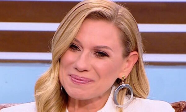 Κατερίνα Καραβάτου για Χρήστο Φερεντίνο: «Συνδεόμαστε και εκτός πλατό, μου έχει φερθεί εξαιρετικά»