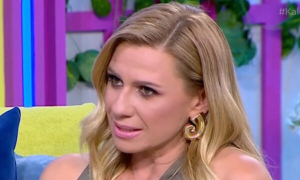 Κατερίνα Καραβάτου για την κόρη της: «Ένα άρθρο κυκλοφόρησε και το έμαθε στο σχολείο, γι’ αυτό θέλω να είμαι επιφυλακτική»