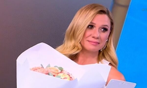 Κατερίνα Καραβάτου: «Έμεινε άφωνη» με την απρόσμενη έκπληξη στο πλατό – «Μου κάνετε πλάκα;»