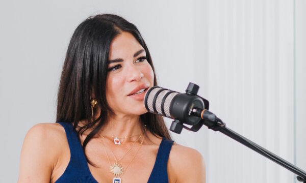 Δάφνη Καραβοκύρη: «Του είπα να μην δανειστεί για εμένα – Γύρισα στην Ελλάδα δουλεύοντας σε κάθε τομέα των media»