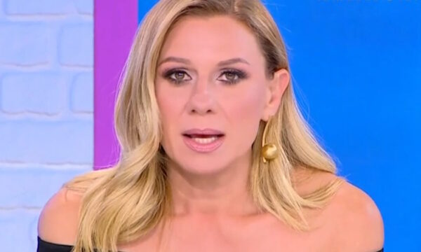 Κατερίνα Καραβάτου: «Αποκαλύπτω τι συνέβη πριν την εκπομπή» – Η τηλεοπτική συνάντηση με τη μητέρα της Κυριακής Γρίβα