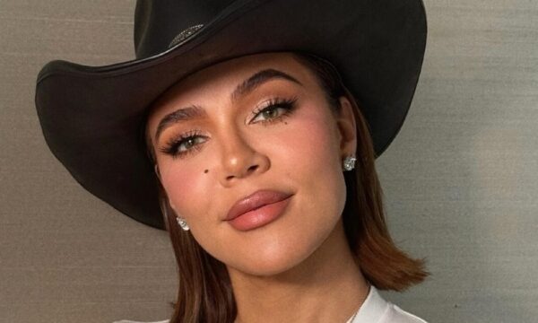 Khloe Kardashian: Με κοντό pixie και σκούρα καστανά μαλλιά μοιάζει με τη μητέρα της Kris Jenner