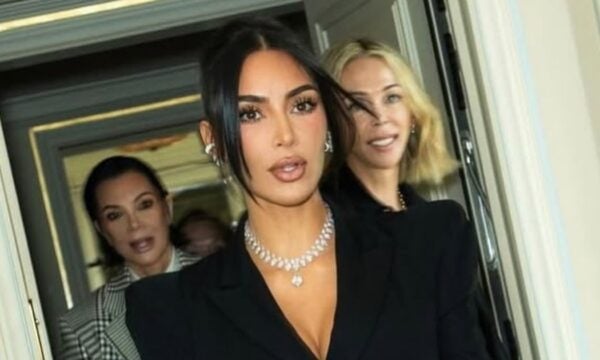 Το κομψό σινιόν της Kim Kardashian θα σε εντυπωσιάσει στις βραδινές εξόδους