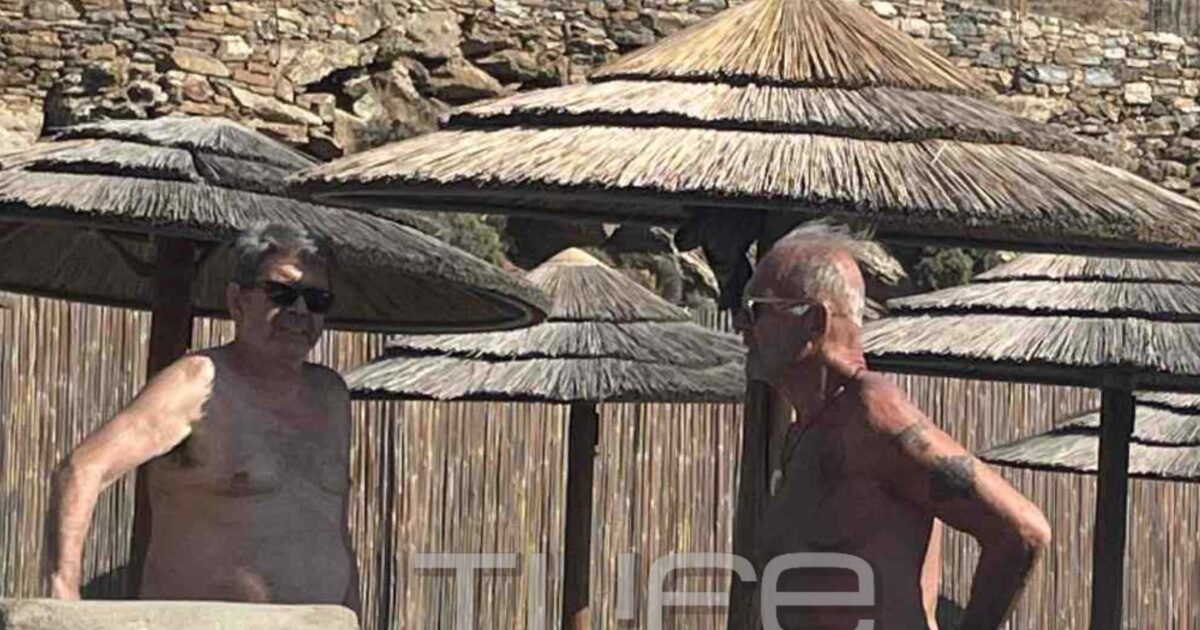Αποκλειστικό! Πέτρος Κωστόπουλος και Γιάννης Λάτσιος χαλαρώνουν σε παραλία της Τήνου