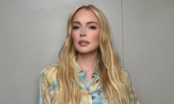 Lindsay Lohan: Απόλυτη κομψότητα με το πιο κλασικό μακιγιάζ!