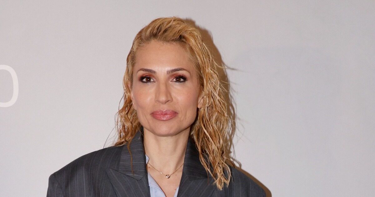 Μαρία Ηλιάκη: Αποκαλύπτει την ουλή από την πρόσφατη επέμβαση στο χέρι της